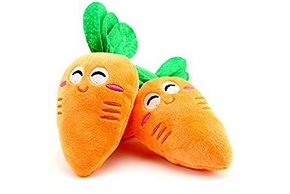 2 peluches en forme de carotte