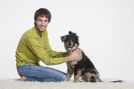 Berger australien chiot maitre adobestock 69928441